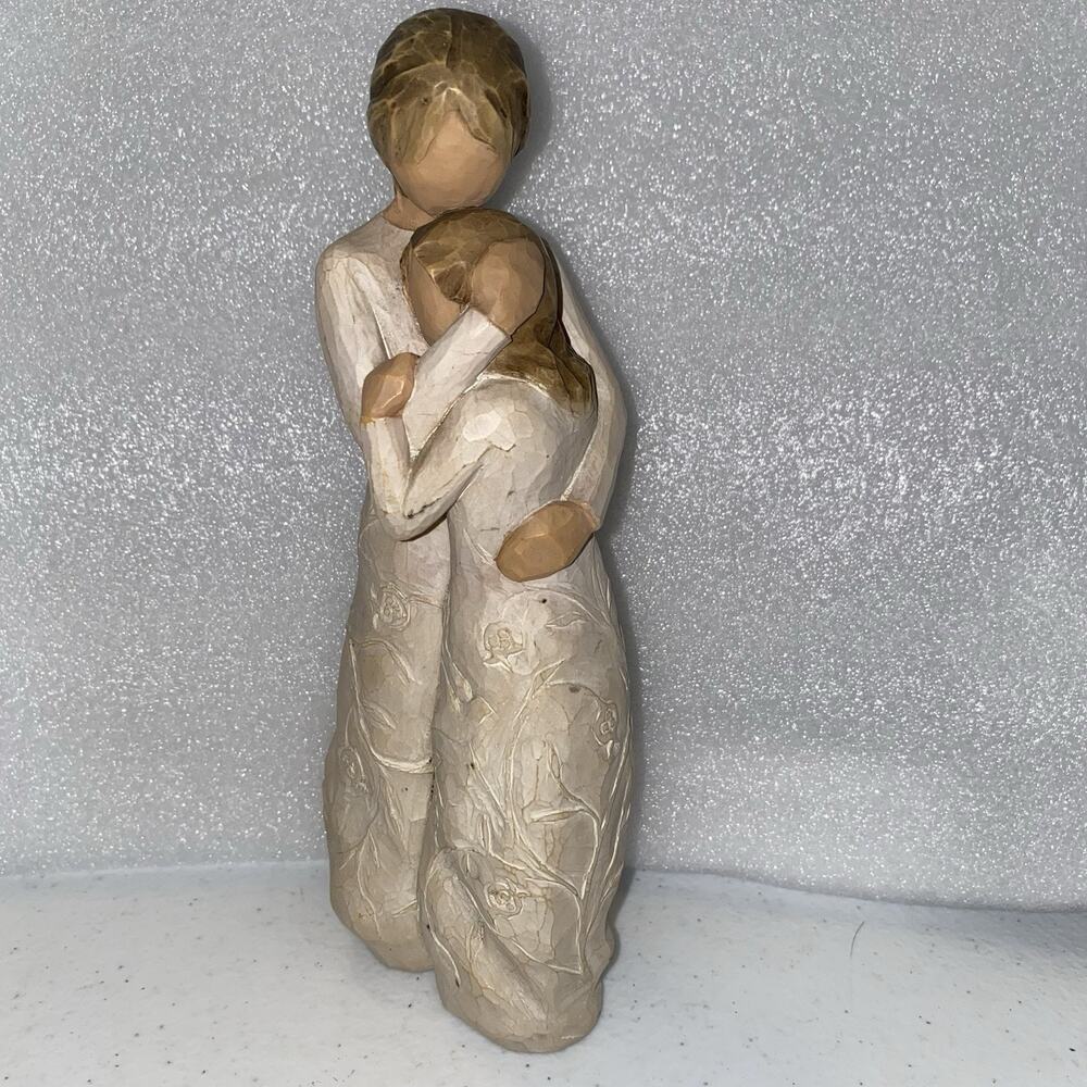 Willow Tree "Close to Me" figurine